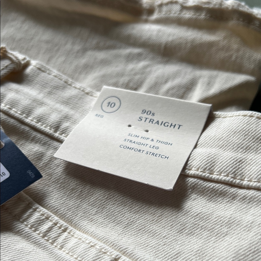 Universal Thread High-Rise Straight Leg Jeans in Off-White - Picture 6 of 6